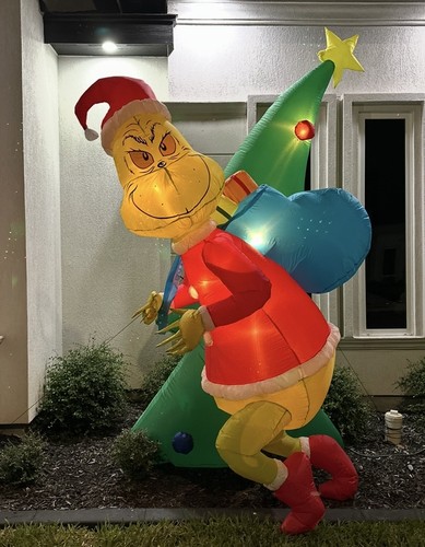 The grinch 9ft tall - 9ft, airblown