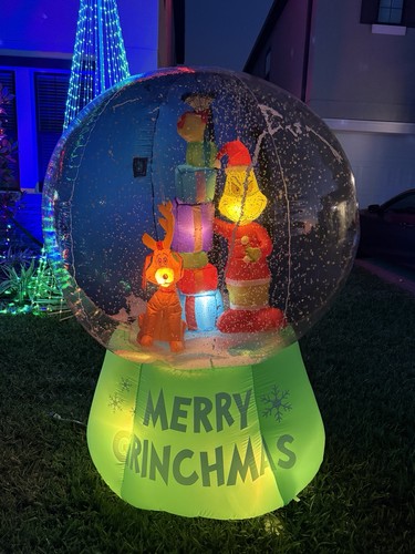 Grinch and max snowglobe - 6,