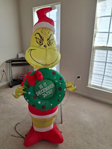 Grinch with wreath - grinch,